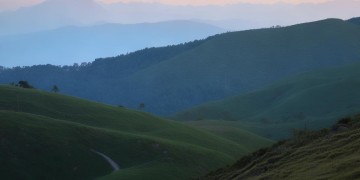 遥望山连山出自哪首歌？